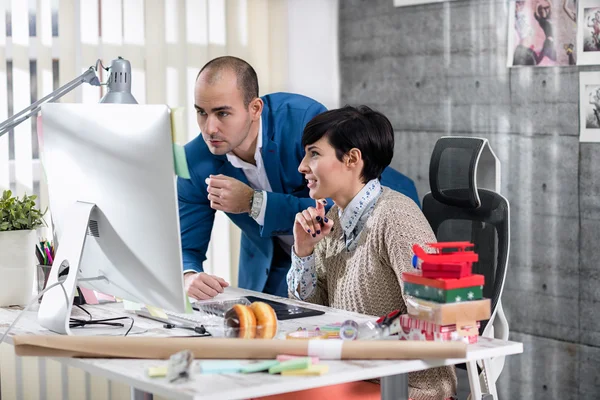 Two young designers working on pc — Stock Photo, Image