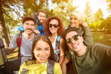 Gençler doğada Grubu'nun fotoğraf kapatmak
