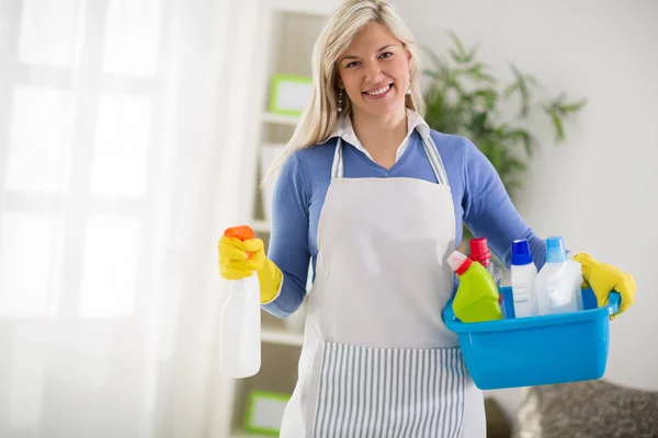 Mujer del servicio de limpieza — Foto de Stock