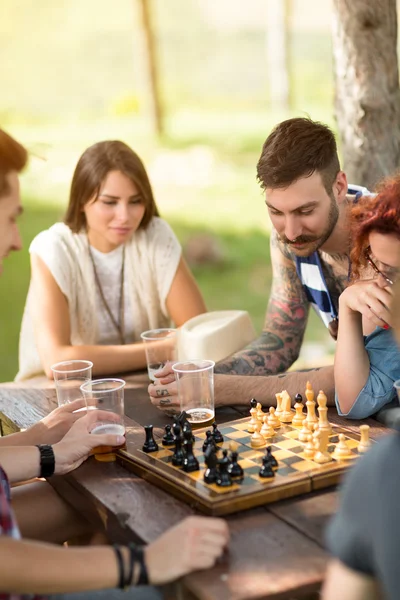 Young people are focused on chess game — Stock Photo, Image