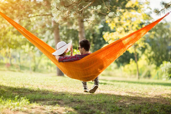 Carefree male and female in hammock from back — Stock Photo, Image