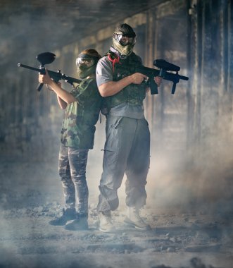 İki paintball ateş 