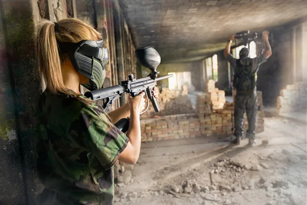 Paintballspieler kapitulieren — Stockfoto