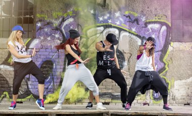 Modern dansçı grubu tren vücut reçel