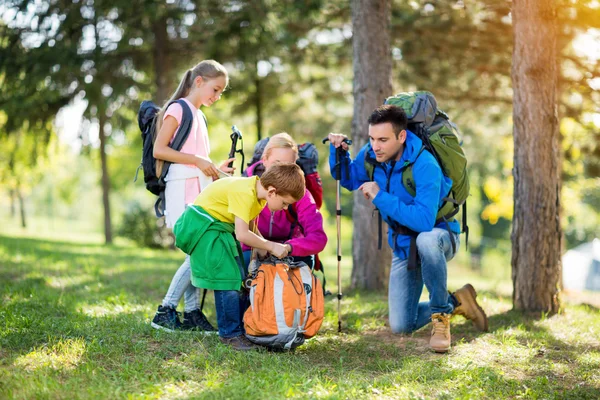 Family in the mountains — Stock Photo, Image