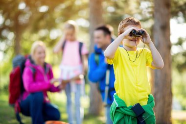 çocuk çocuk Binoküler arıyor