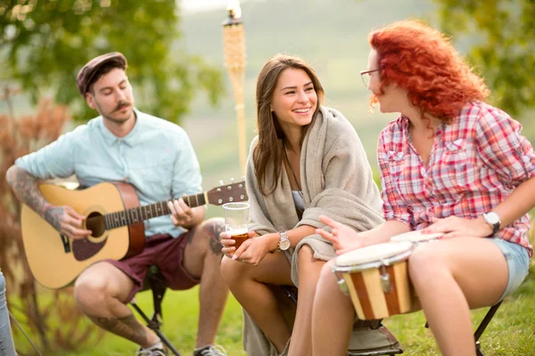 Young friends talk and playing instruments — Stock Photo, Image