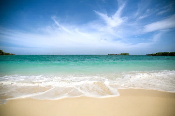 Playa tropical intacta —  Fotos de Stock