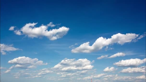 4K. Time lapse clouds over the green field. — Stock Video