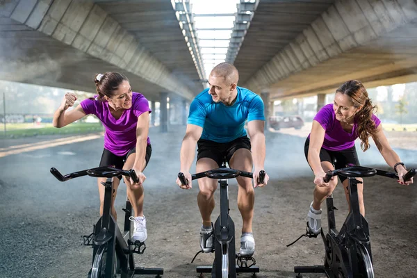 Grup de oameni exerciții fizice sănătoase — Fotografie, imagine de stoc