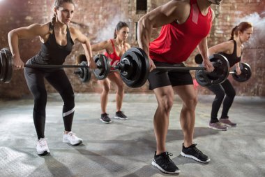 kaslı vücut geliştiriciler egzersiz tors