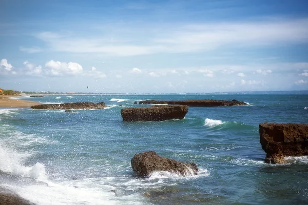 Welle und Stein — Stockfoto