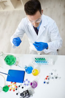 Los Angeles'ta test veya araştırma yapma genç bilim adamı