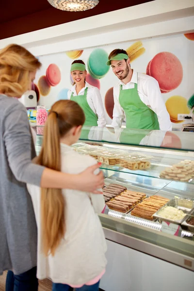 Pastry shop with sellers and customers — Stock Photo, Image