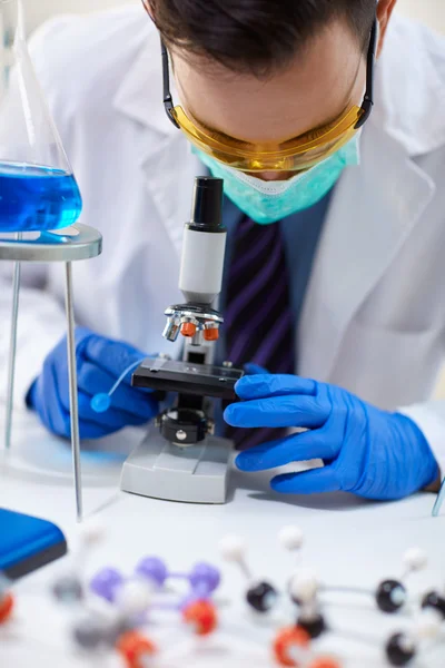 Man scientist studying microbiological substanc — Stock Photo, Image