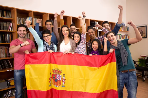Podekscytowany hiszpański studentów z zwycięstwo uśmiech — Zdjęcie stockowe