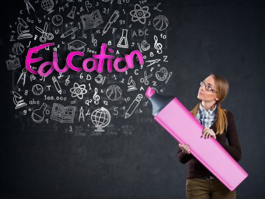 Duvardaki - eğitim yazma kız öğrenci