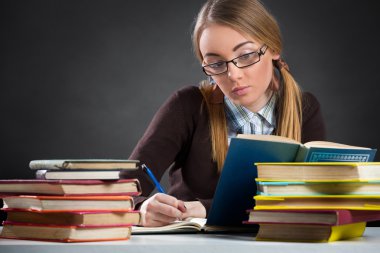 Öğrenci kız çalışma ev ödevi 