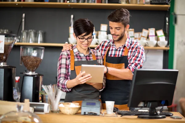 Smiling owners taking order — Stock Photo, Image