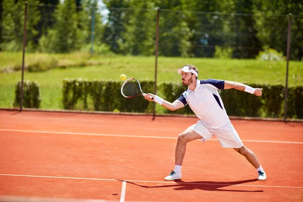 Tennis player hitting ball — Stock Photo, Image