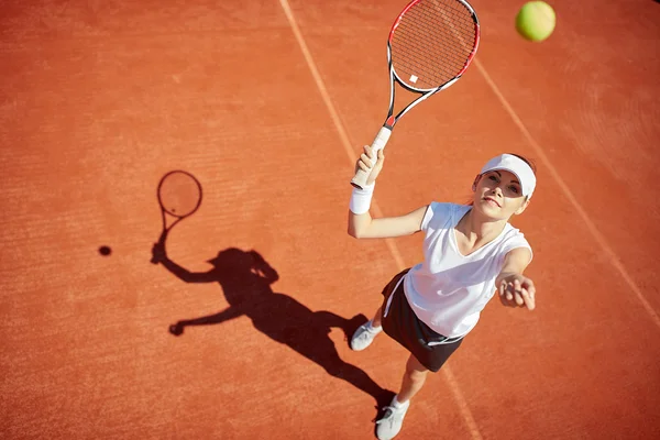 Pronto per ricevere la palla da tennis — Foto Stock