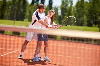 Tenis Kortu kanepeye ile tenis oyuncusu