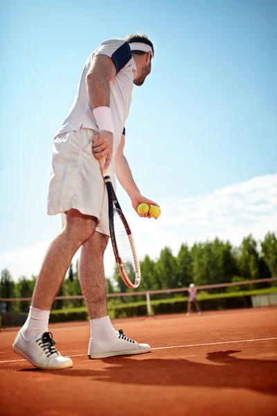 Sportsman jouer au tennis — Photo