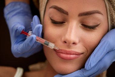 Güzellik ve dudakları botox