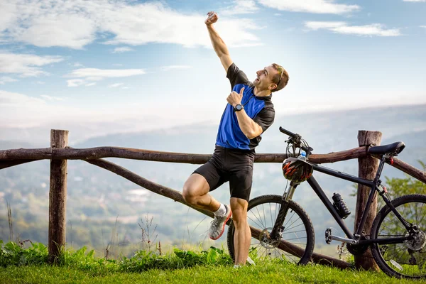 Cyclistes prenant selfie prochain vélo — Photo