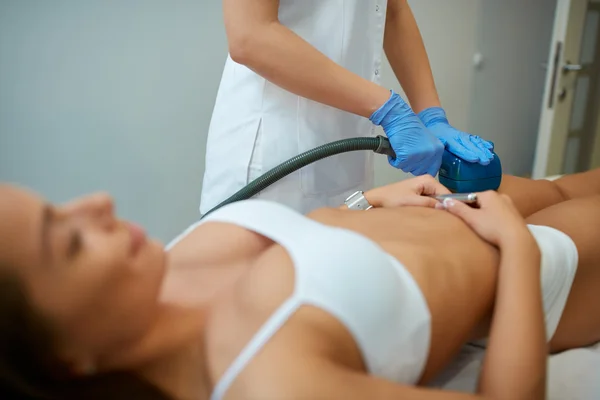 Tratamento de beleza cosmética na clínica de spa — Fotografia de Stock