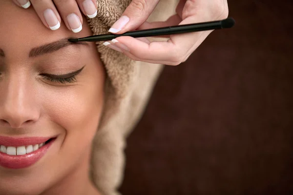 Professional drawing eyebrows — Stock Photo, Image