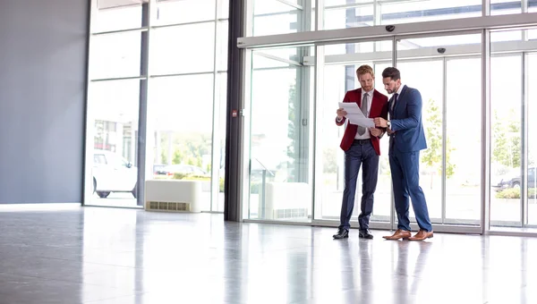 Businessman checking contract — Stock Photo, Image