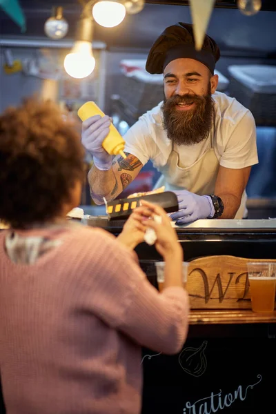 Caucasian Male Employee Fast Food Service Smiling Talking Customer While — Stock Photo, Image