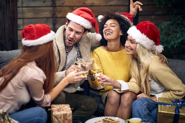 Group Happy Young People Celebrating Christmas New Year Together House — Stock Photo, Image
