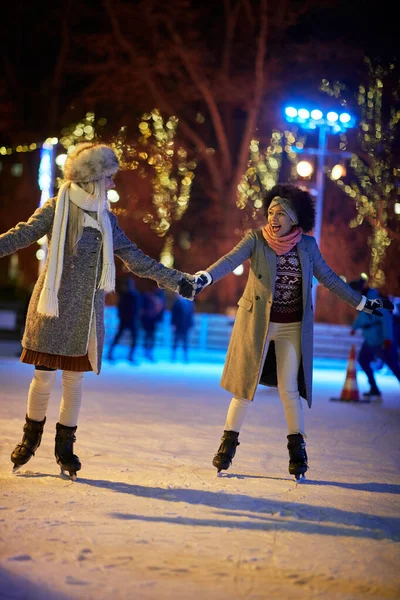 Female Friends Skating Together Ice Rink Beautiful Magical Night Skating — Stock Photo, Image