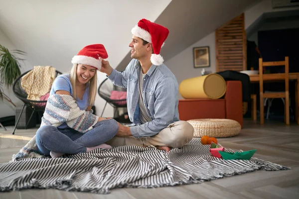 Felice Coppia Legame Relax Insieme Casa Concetto Coppia Festiva — Foto Stock