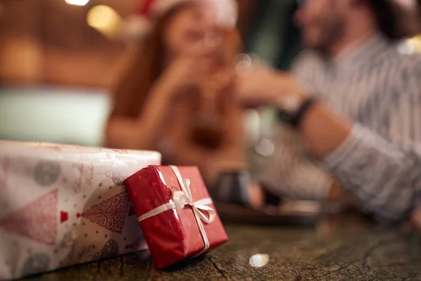 Ett Ungt Par Som Älskar Att Fira Jul Tillsammans Restaurang — Stockfoto