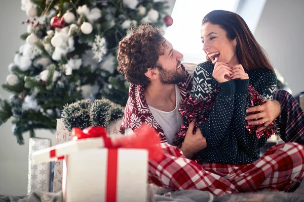 Joyful Couple Sharing Gifts Chrismas Morning Home White Christmas Concept — Stock Photo, Image