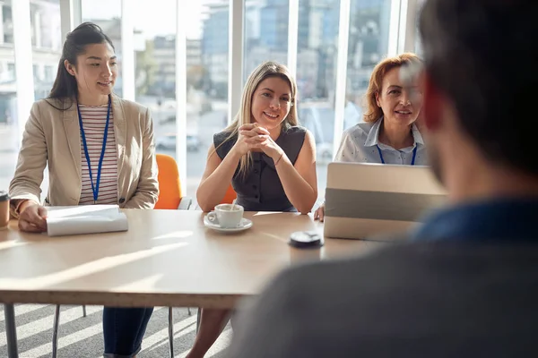 Company Commission Having Interview Applicant Job Relaxed Atmosphere People Job — Stock Photo, Image