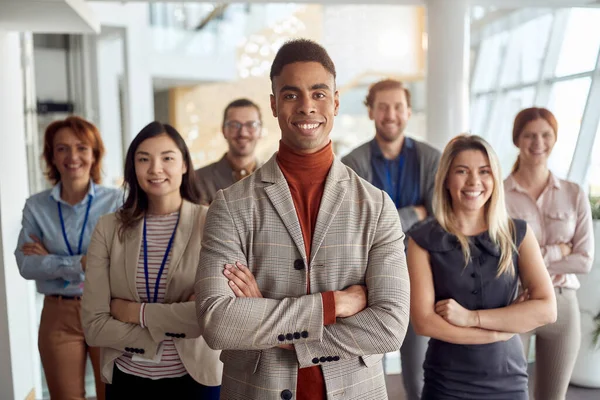Youjng Afro American Businessman Standing Front His Team Arms Crossed — Stock Photo, Image