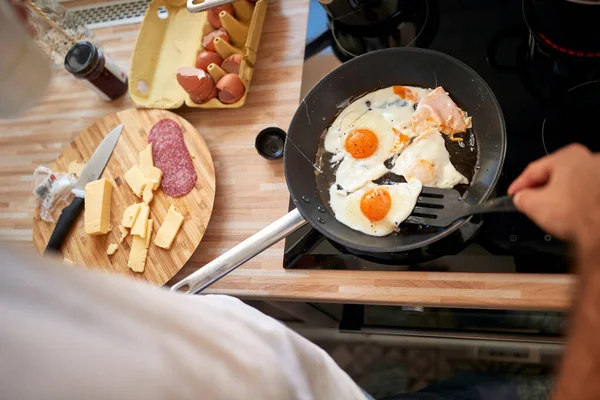 Young Man Preparing Breakfast Kitchen Beautiful Morning — Stock Photo, Image