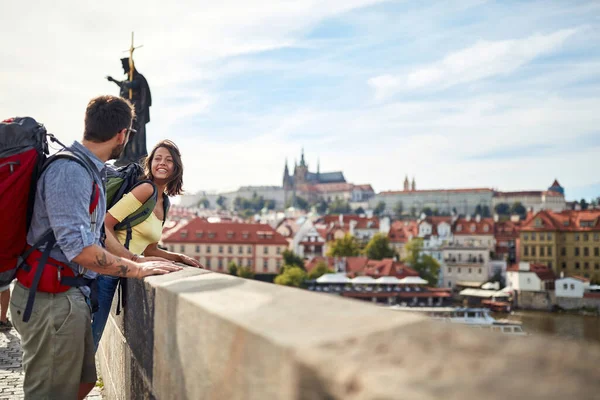 Coppia Turistica Visite Turistiche Praga Stile Vita Dei Viaggiatori — Foto Stock
