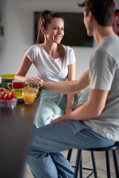 Een Jong Stel Dat Graag Een Mooie Ochtend Doorbrengt Een — Stockfoto