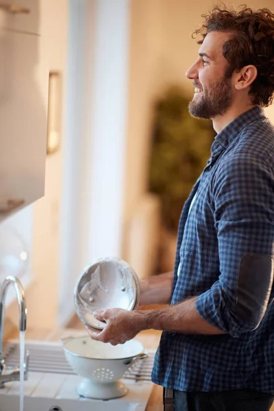 Cheerful Young Man Enjoying Housework Relaxed Atmosphere Kitchen Kitchen Housework — Stock Photo, Image