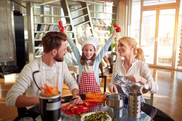 Young Family Excited While Preparing Meal Cheerful Atmosphere Home Together — Fotografia de Stock