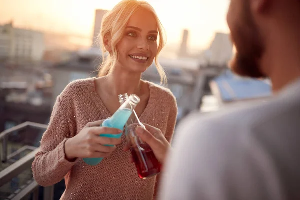 Young Couple Love Chatting Enjoying Drink Terrace Apartment Beautiful Sunset — Fotografia de Stock