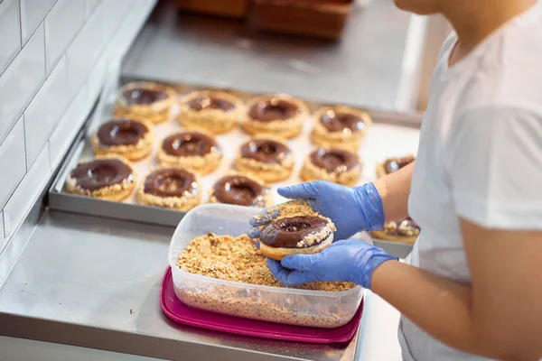 Worker Making Delicious Donuts Working Atmosphere Candy Workshop Pastry Dessert — Stock Photo, Image