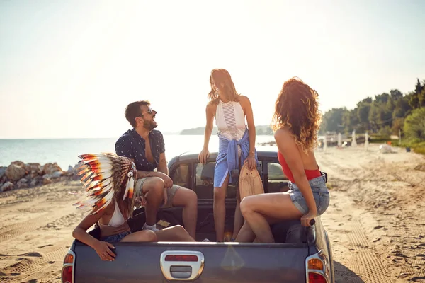 Group Handsome Models Spending Wonderful Time Back Car Beautiful Summer — Stock Photo, Image