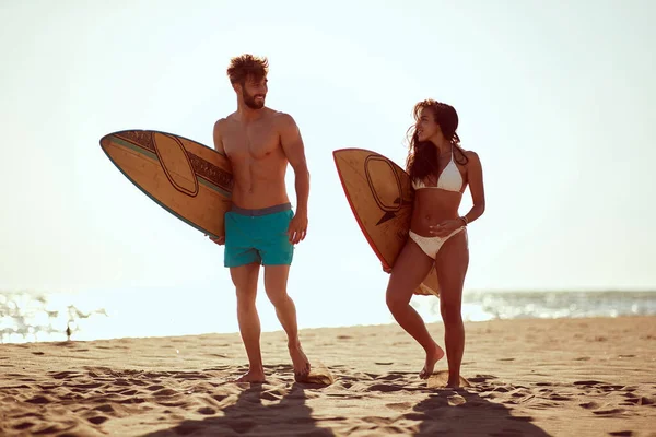 Young Handsome Couple Surfers Surfboards Chatting While Enjoying Walk Beach — Foto de Stock