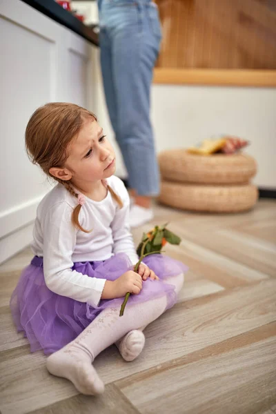 Unsatisfied Little Girl Sitting Floor Relaxed Atmosphere Home Family Home — Stock Photo, Image